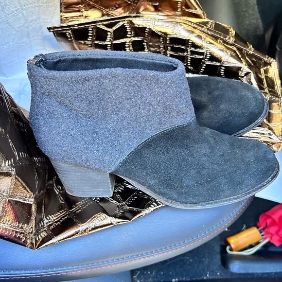 Toms booties - Picture 1 of 5